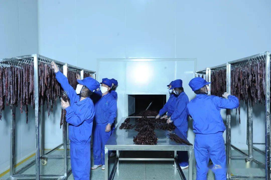 食品厂招贤纳士，50名男女工人的招募公告临河食品厂招男女工5000